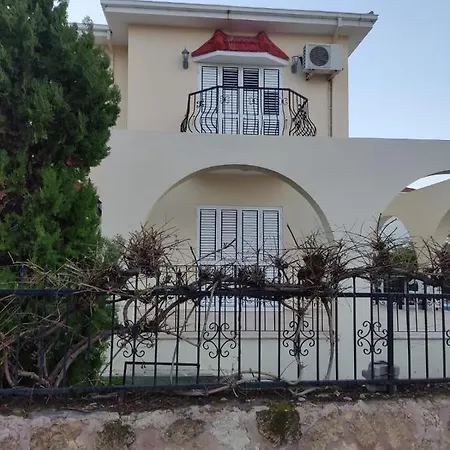Villa Paparas *